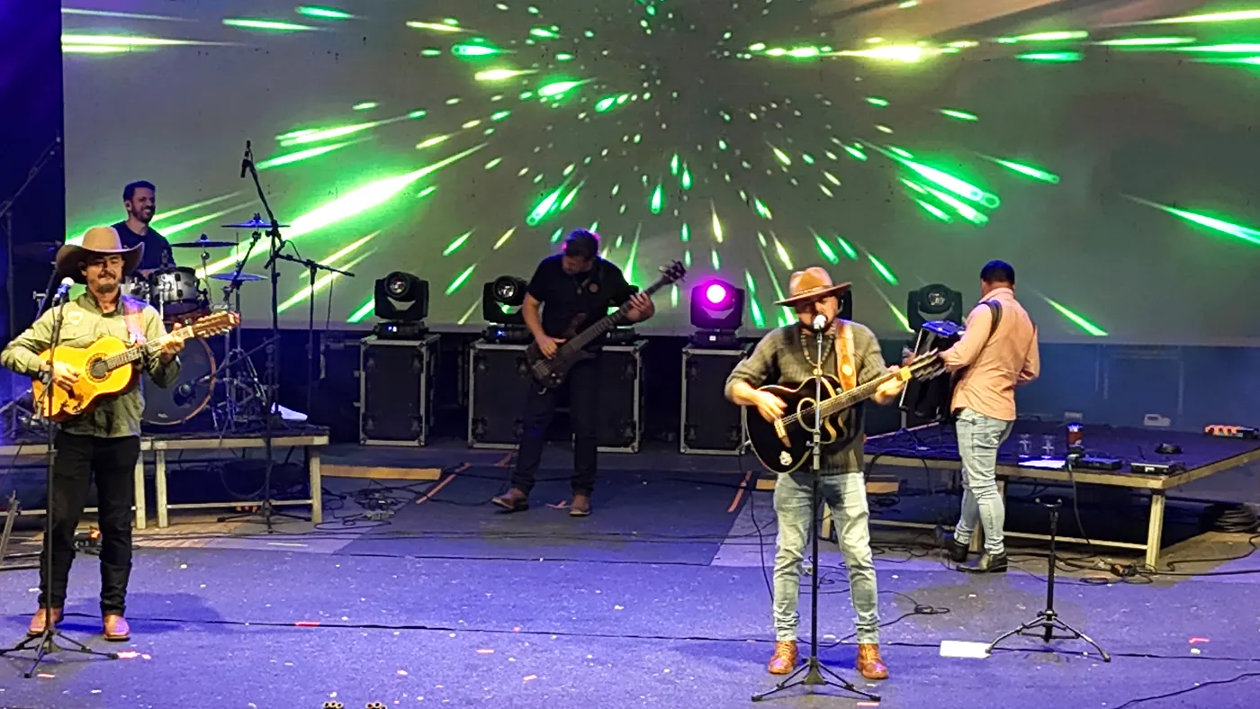 Fenaviola: foto 1 com a Cowboy Leader
