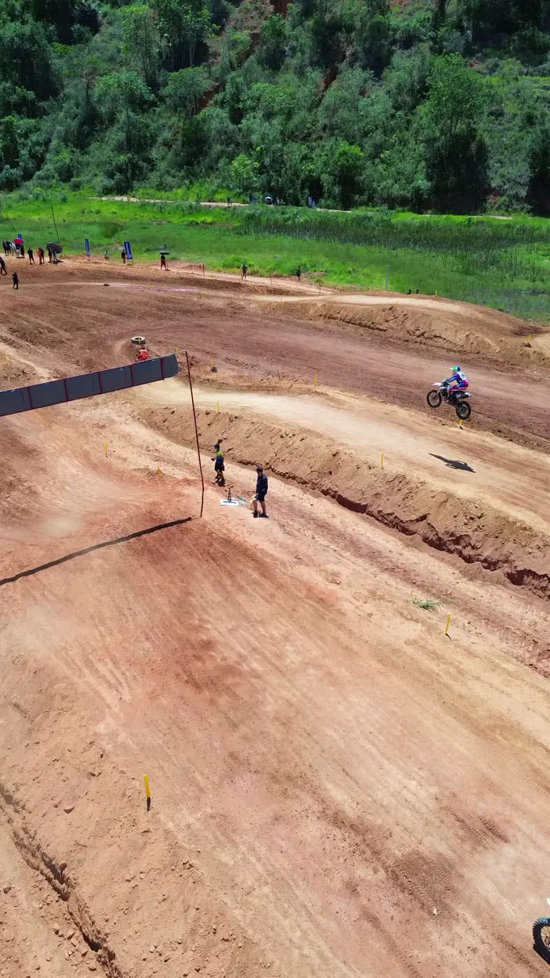 Motocross: foto 2 com a Cowboy Leader
